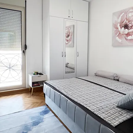 Pons Amoris With Garage, Apartment