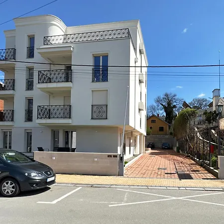 Pons Amoris With Garage, Apartment *